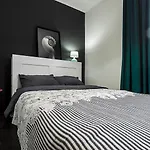 Cozy By The Sea With A Private Courtyard דירה *