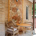 Cozy By The Sea With A Private Courtyard דירה *