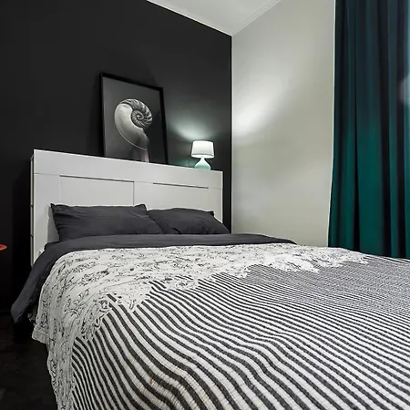 Cozy By The Sea With A Private Courtyard Lägenhet *