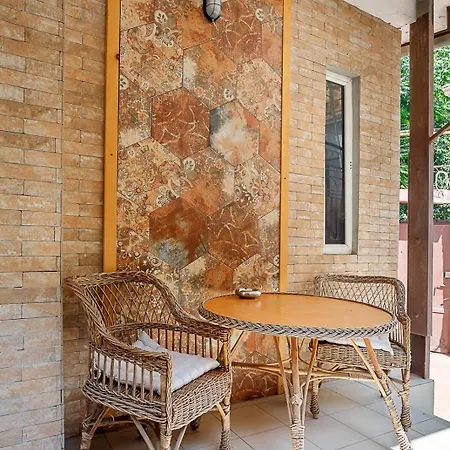 Cozy By The Sea With A Private Courtyard Lägenhet *