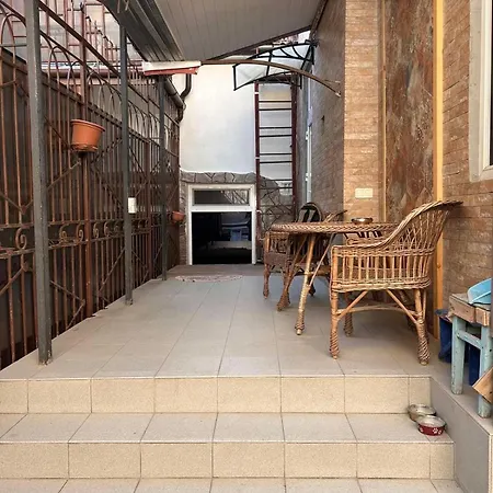 Cozy By The Sea With A Private Courtyard Lägenhet