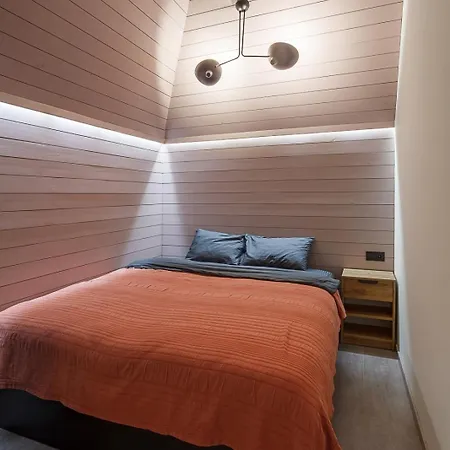 Cozy By The Sea With A Private Courtyard Lägenhet