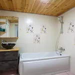 Cozy By The Sea With A Private Courtyard Apartmán *