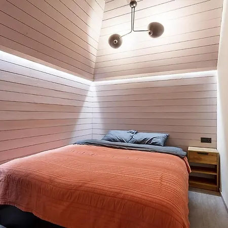 Cozy By The Sea With A Private Courtyard Apartmán