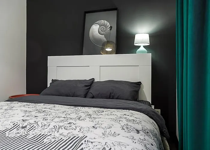 Cozy By The Sea With A Private Courtyard Apartament