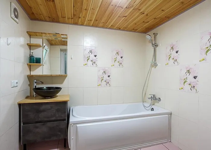 Cozy By The Sea With A Private Courtyard Apartament *