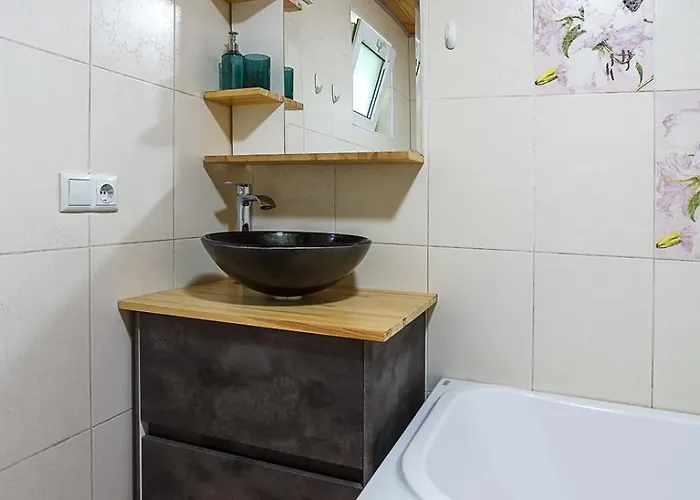 Cozy By The Sea With A Private Courtyard