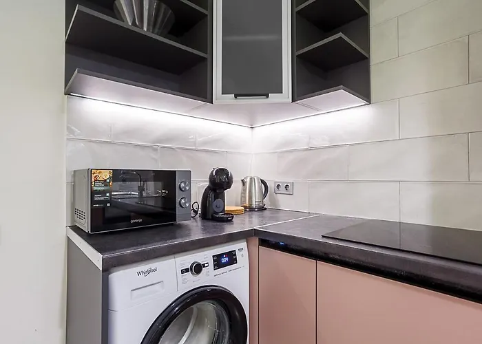 Cozy By The Sea With A Private Courtyard Apartment