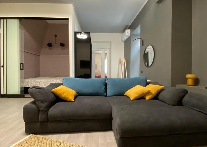 Cozy By The Sea With A Private Courtyard Apartment